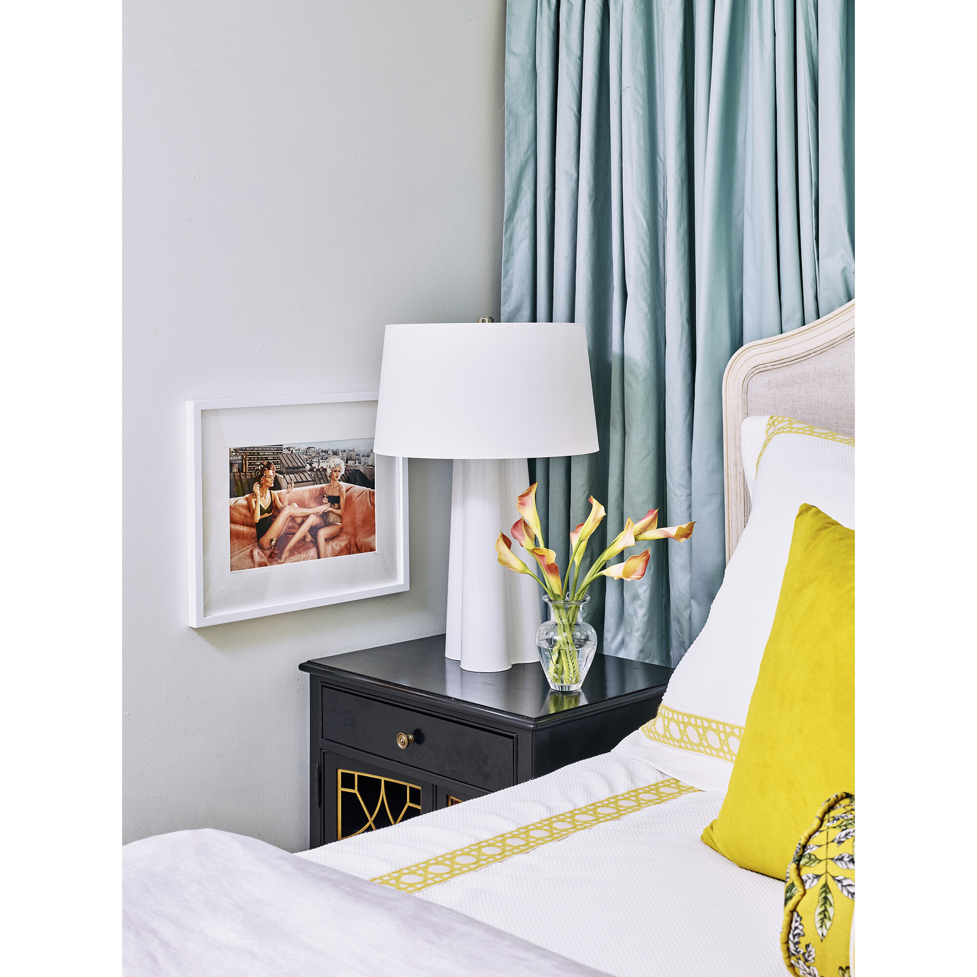 Wavy 26.25 inch 100 watt White Cased Glass Table Lamp Portable Light